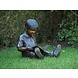 Bronzen beeld Lezende jongen Bronzen beeld Lezende jongen