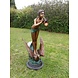 Bronzen beeld Staande vrouw met vogeltje Bronzen beeld Staande vrouw met vogeltje