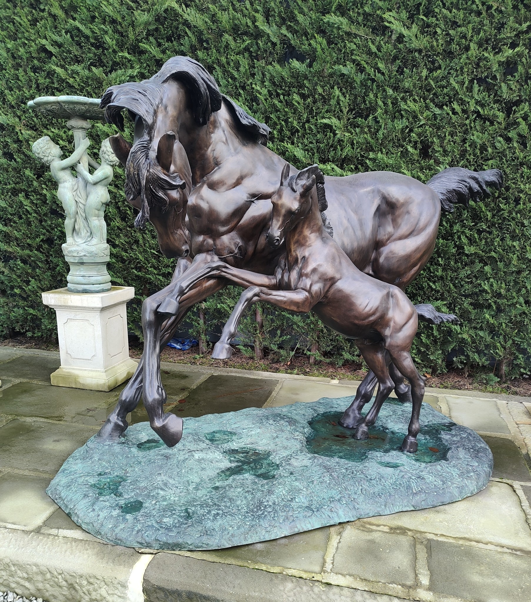 Bronzen beeld paard met veulen op grote 200cm Eliassen Home & Garden Pleasure
