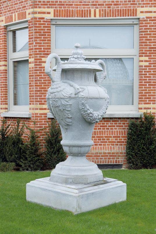 Loosveldt Garden vase classic Top vase with Swans 195cm Eliassen Home