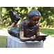 Bronzen beeld lezend meisje Bronzen beeld lezend meisje