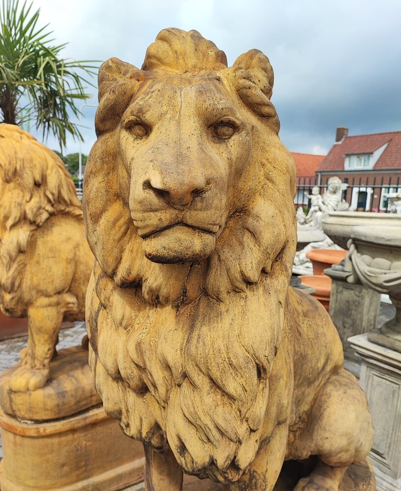 Klassische lebensgroße Löwenstatue einzeln oder als Paar, 136 cm