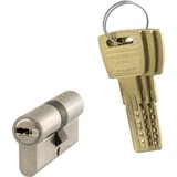 Nemef Nemef cillinder met keersleutel SKG*** 142/9 gelijksluitend 4 stuks Nemef Nemef cillinder met keersleutel SKG*** 142/9 gelijksluitend 4 stuks