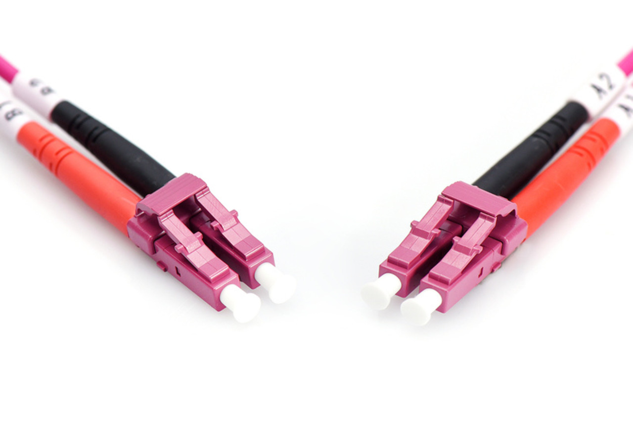 Digitus DIGITUS LWL patchkabel OM4-2 m LC op LC glasvezel kabel - LSZH - Duplex Multimode 50/125µ - 10 GBit/s - Violet Digitus DIGITUS LWL patchkabel OM4-2 m LC op LC glasvezel kabel - LSZH - Duplex Multimode 50/125µ - 10 GBit/s - Violet