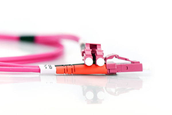 Digitus Digitus DK-2533-03-4 Glasvezel Aansluitkabel [1x LC-stekker - 1x LC-stekker] 50/125 µ Multimode OM4 3.00 m Violet