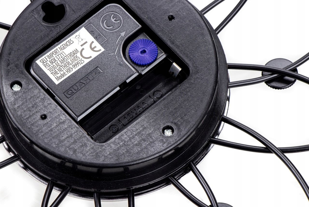 Merkloos Wandklok in bloemvorm - Zwart/Zilverkleur - 30 centimeter Merkloos Wandklok in bloemvorm - Zwart/Zilverkleur - 30 centimeter