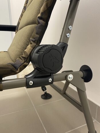 Fox Fox R1 camo recliner chair - Vissers Stoel - Camouflage Fox Fox R1 camo recliner chair - Vissers Stoel - Camouflage