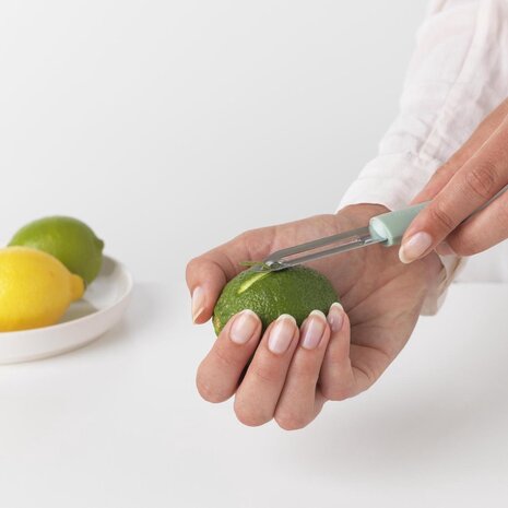 Brabantia Brabantia - Tasty+ - Dunschiller plus Zesteur - Jade Green Brabantia Brabantia - Tasty+ - Dunschiller plus Zesteur - Jade Green