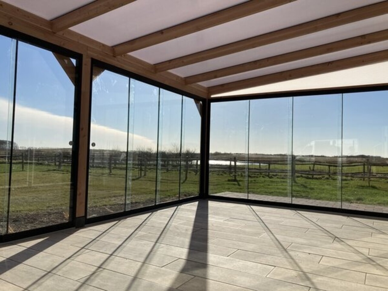 Glazen Schuifwand 2 spoor - 4 delig Glazen Schuifwand 2 spoor - 4 delig