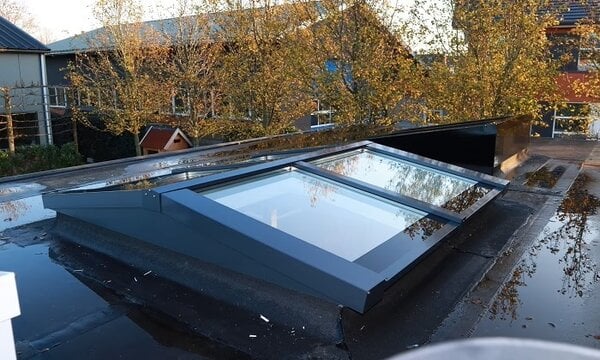 Pext Geïsoleerde Lichtstraat Zadeldak Pext Geïsoleerde Lichtstraat Zadeldak