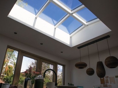 Geïsoleerde lichtstraat zadeldak