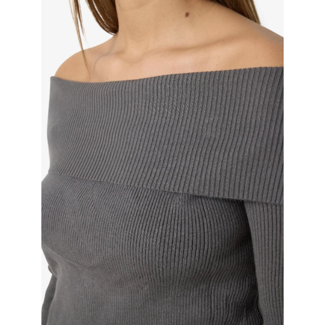 Off shoulder trui