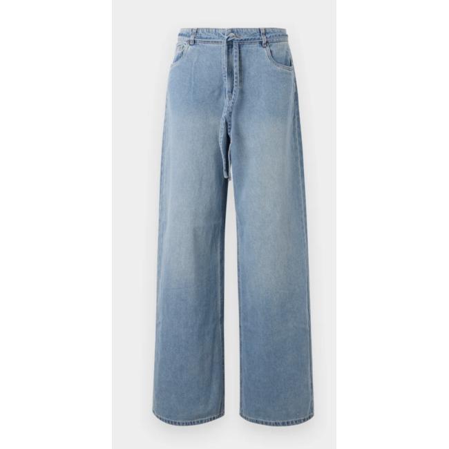 Noisy may Jeans met strikceintuur