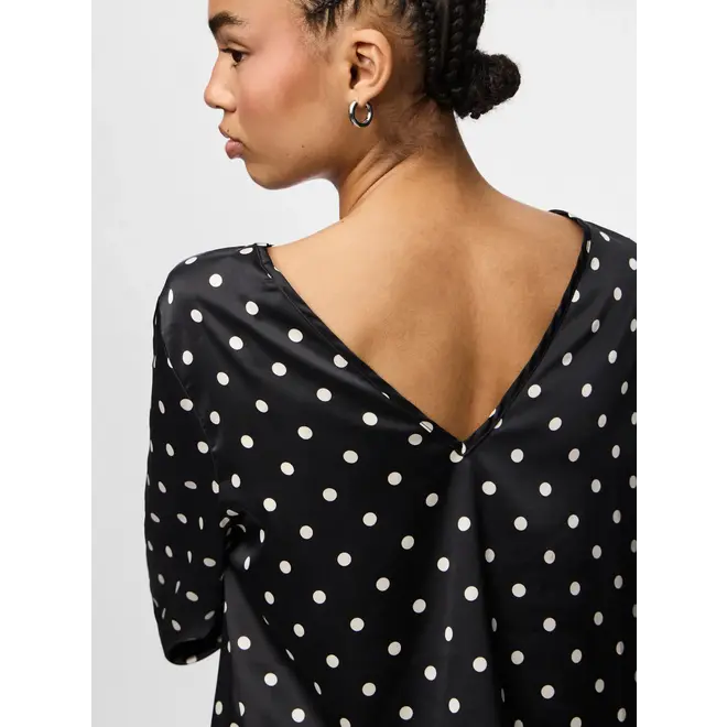 satijnlook top met stippen