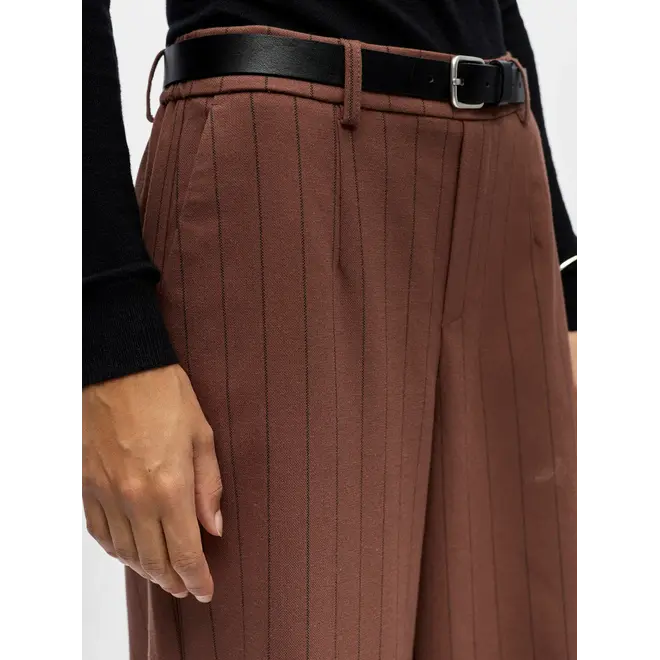 pantalon met subtiele strepen