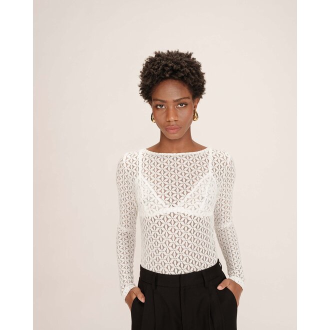 opengewerkte body off white