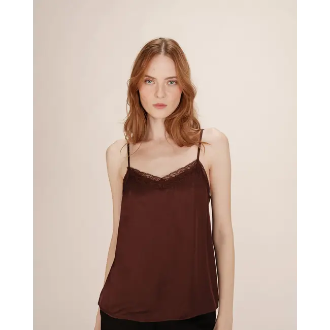 Grace&Mila top met kant chocoladebruin