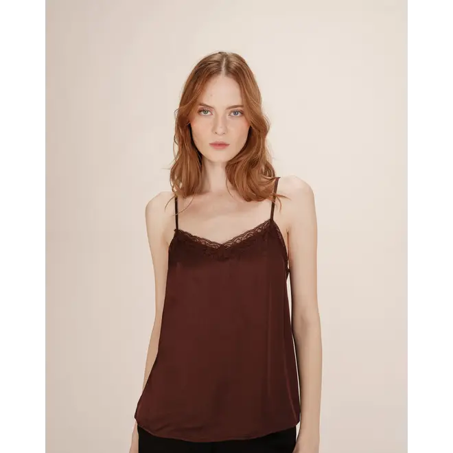 top met kant chocoladebruin