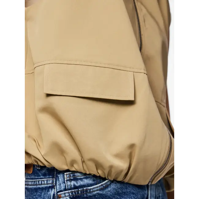 PIECES mouwloze bomber