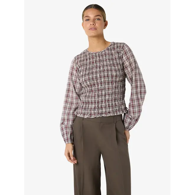 getaillerde blouse ruitjes