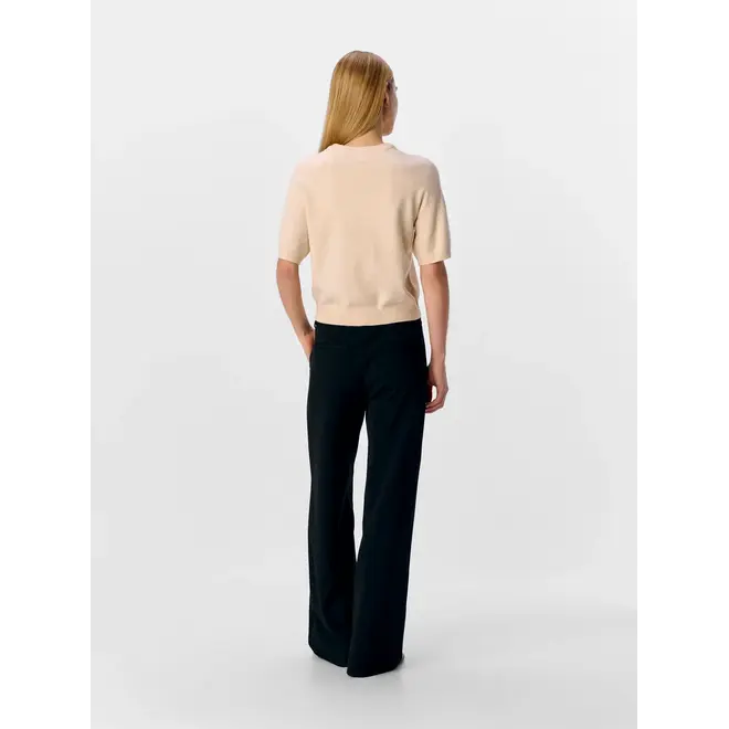 trui met korte mouwen en bloemenapplicaties zand