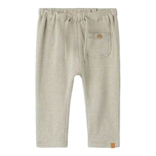 broekje met subtiele streepjes