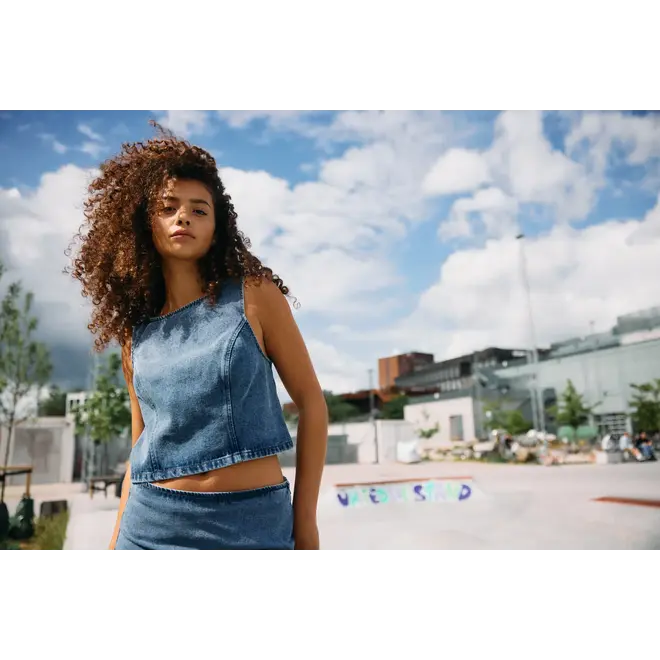 denim top met rugsluiting