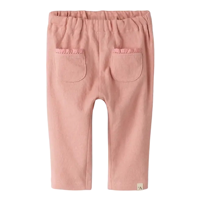 broekje met zakjes op de voorkant