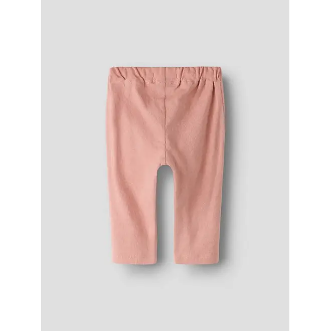 broekje met zakjes op de voorkant