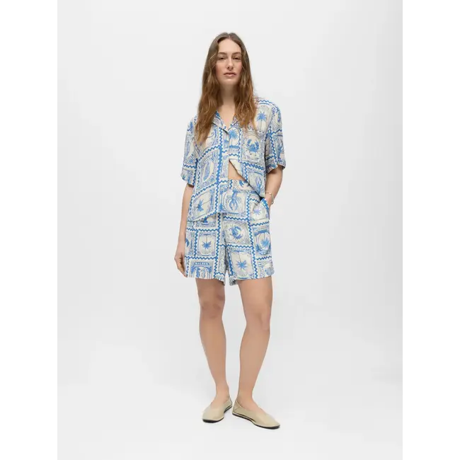Object shorts met print
