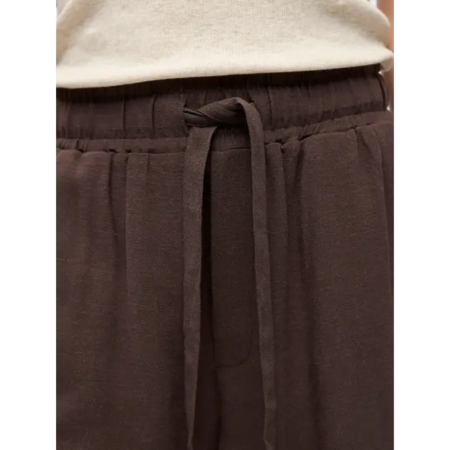Object shorts in linnenmix bruin