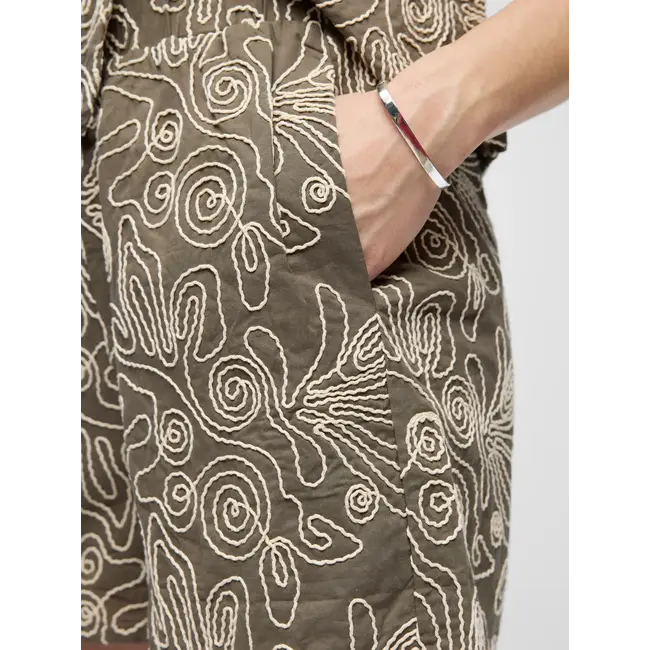 Object shorts met borduursels