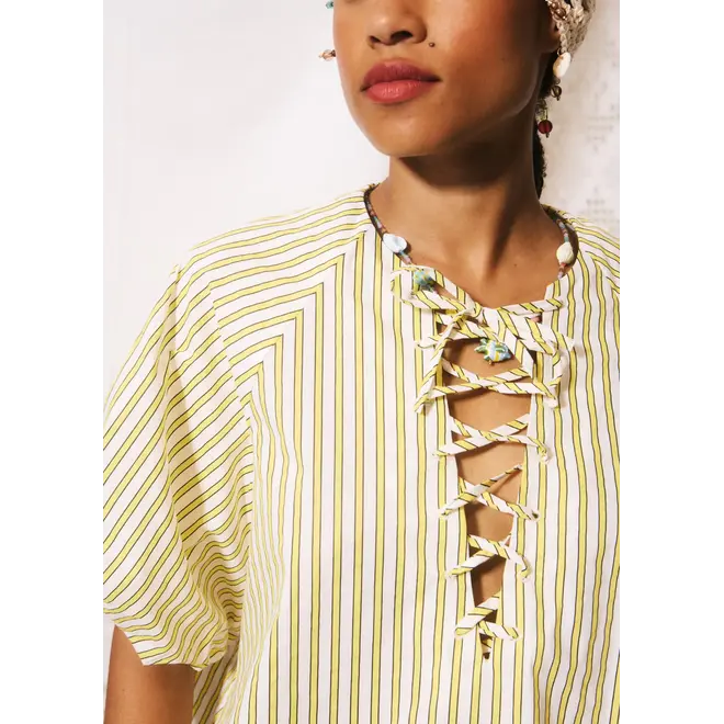 Blouse met veterdetail