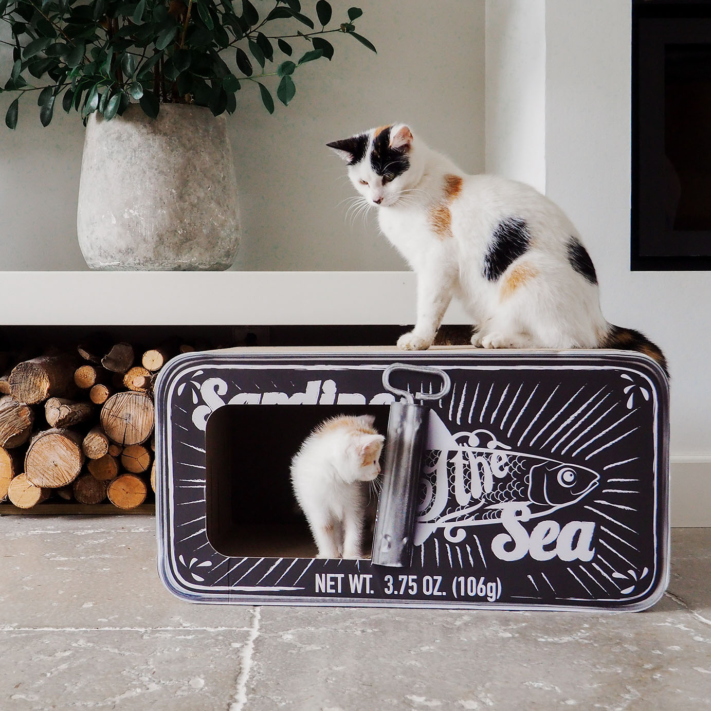 SARDINE - Cardboard Cat Scratcher - 60 x 30 x 30 cm - White, Black and Pink-3