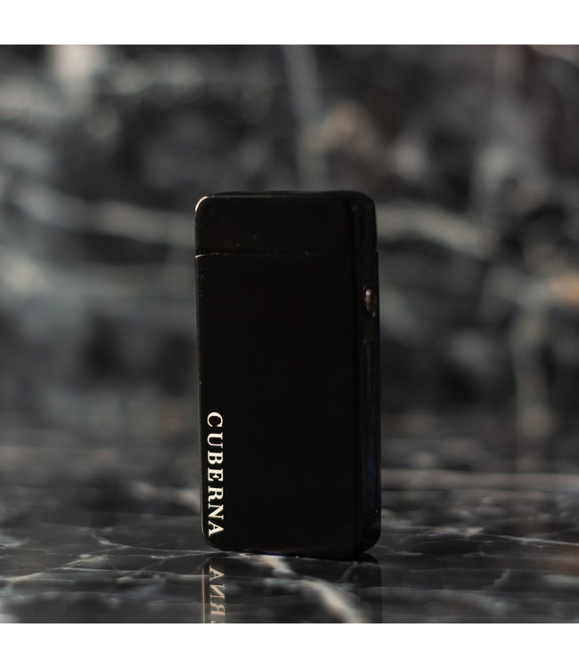 Cuberna Elektrische Plasma USB aansteker met batterij indicator Mat Zwart - Wind en Storm bestendig - Geschikt voor Kaarsen, Vuurwerk, Sigaretten en BBQ