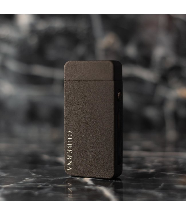 Cuberna Elektrische Plasma USB aansteker met batterij indicator Frosted Black - Wind en Storm bestendig - Geschikt voor Kaarsen, Vuurwerk, Sigaretten en BBQ