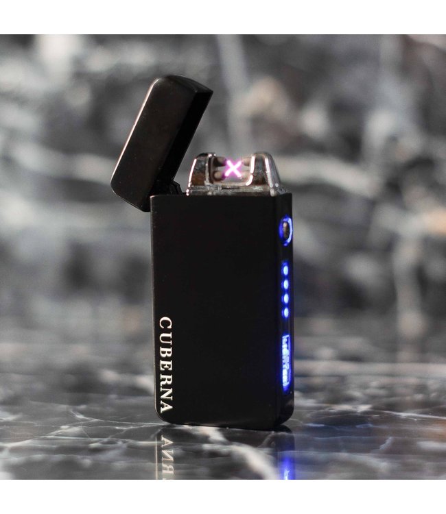 Cuberna Elektrische Plasma USB aansteker met batterij indicator Mat Zwart - Wind en Storm bestendig - Geschikt voor Kaarsen, Vuurwerk, Sigaretten en BBQ