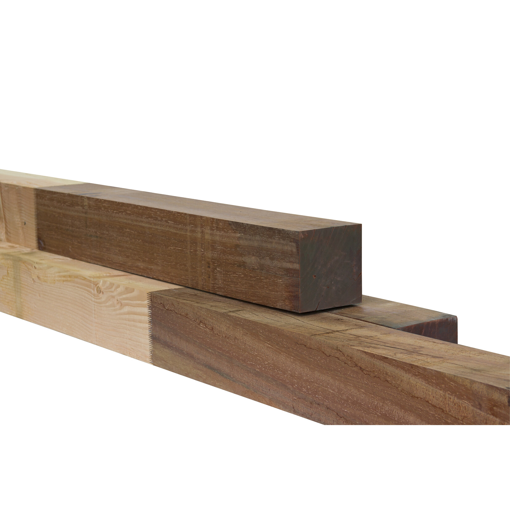 Paal met een combinatie van Hardhout en Lariks/Douglas