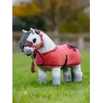 LeMieux Lemieux Toy Pony Fleece Deken Cranberry LeMieux Lemieux Toy Pony Fleece Deken Cranberry