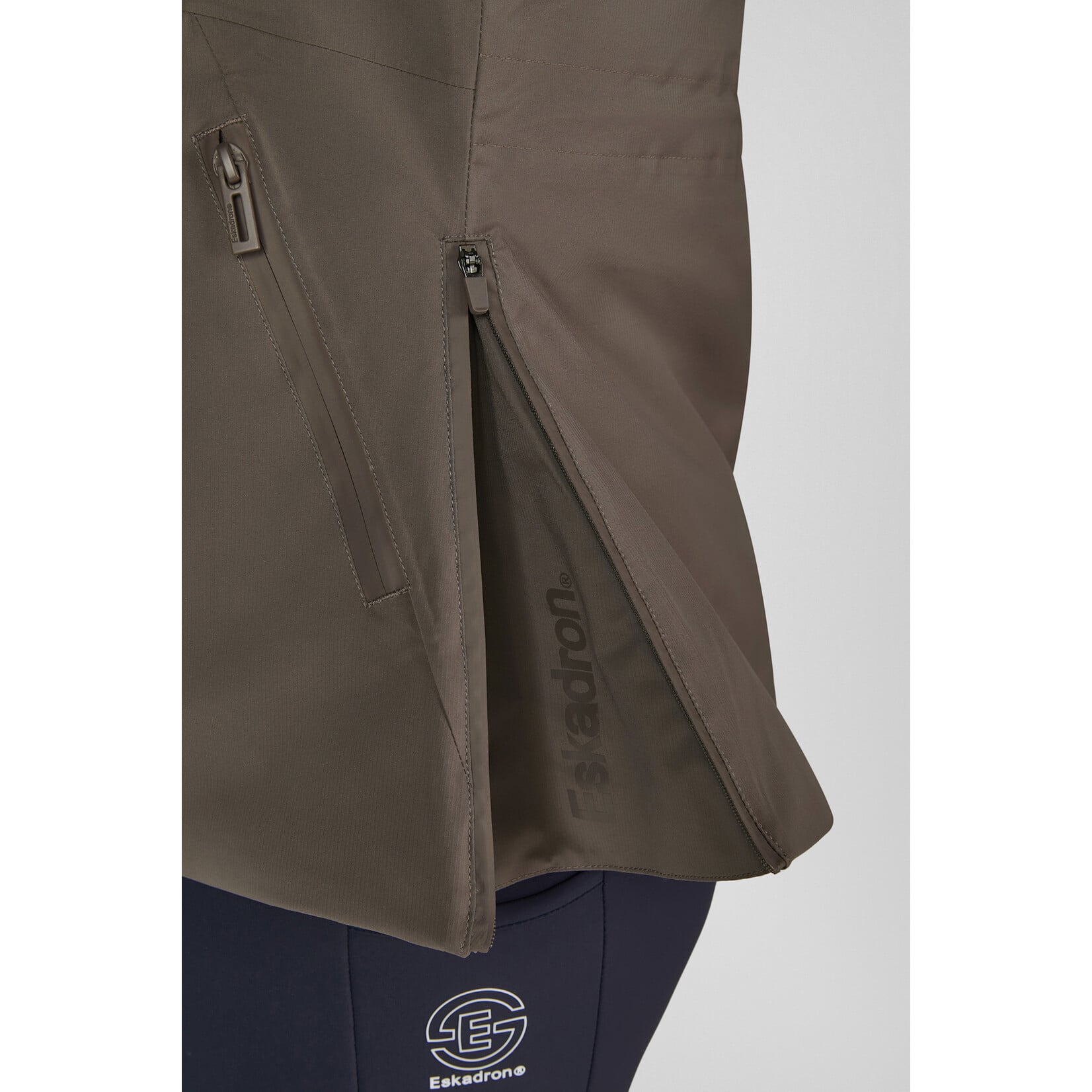 Eskadron Eskadron Dynamic Dames Jas Waterdicht Powdertaupe