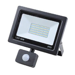 ®SMC Products LED Buitenverliching, Tuinlamp, Beveiligingslamp, Bouwlamp | 50W met sensor | Vervangt 450W | 6400K – Naturel wit
