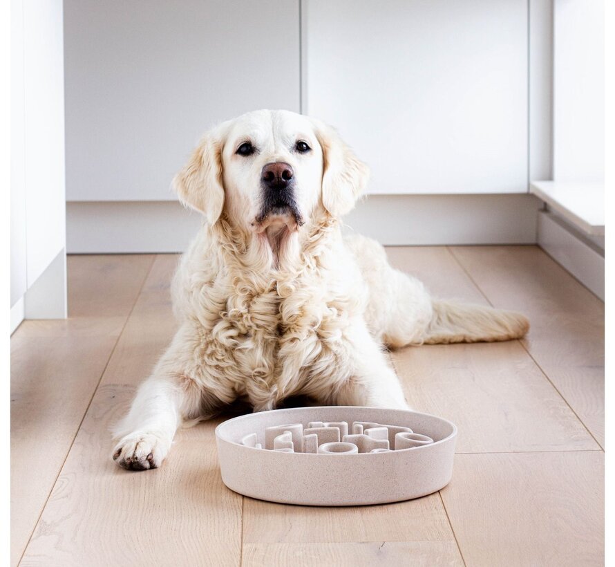 Designed by Lotte Anti Schrokbak Pom Beige - Hond (17cm)
