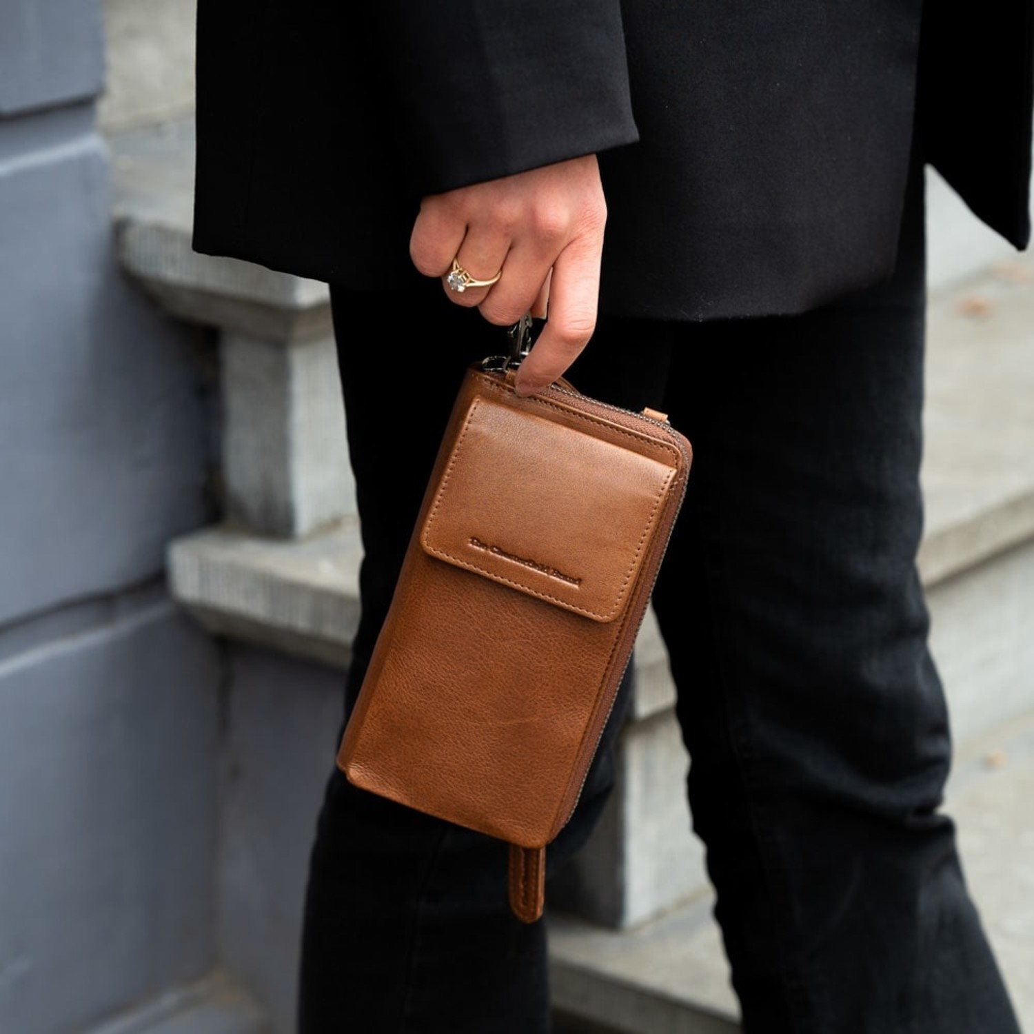 Leather Phone Pouch Cognac Anderson - The Chesterfield Brand