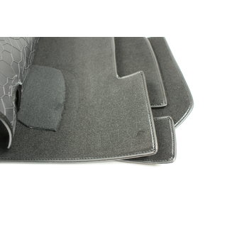 Fiat 124 spider black carpet set til 1982