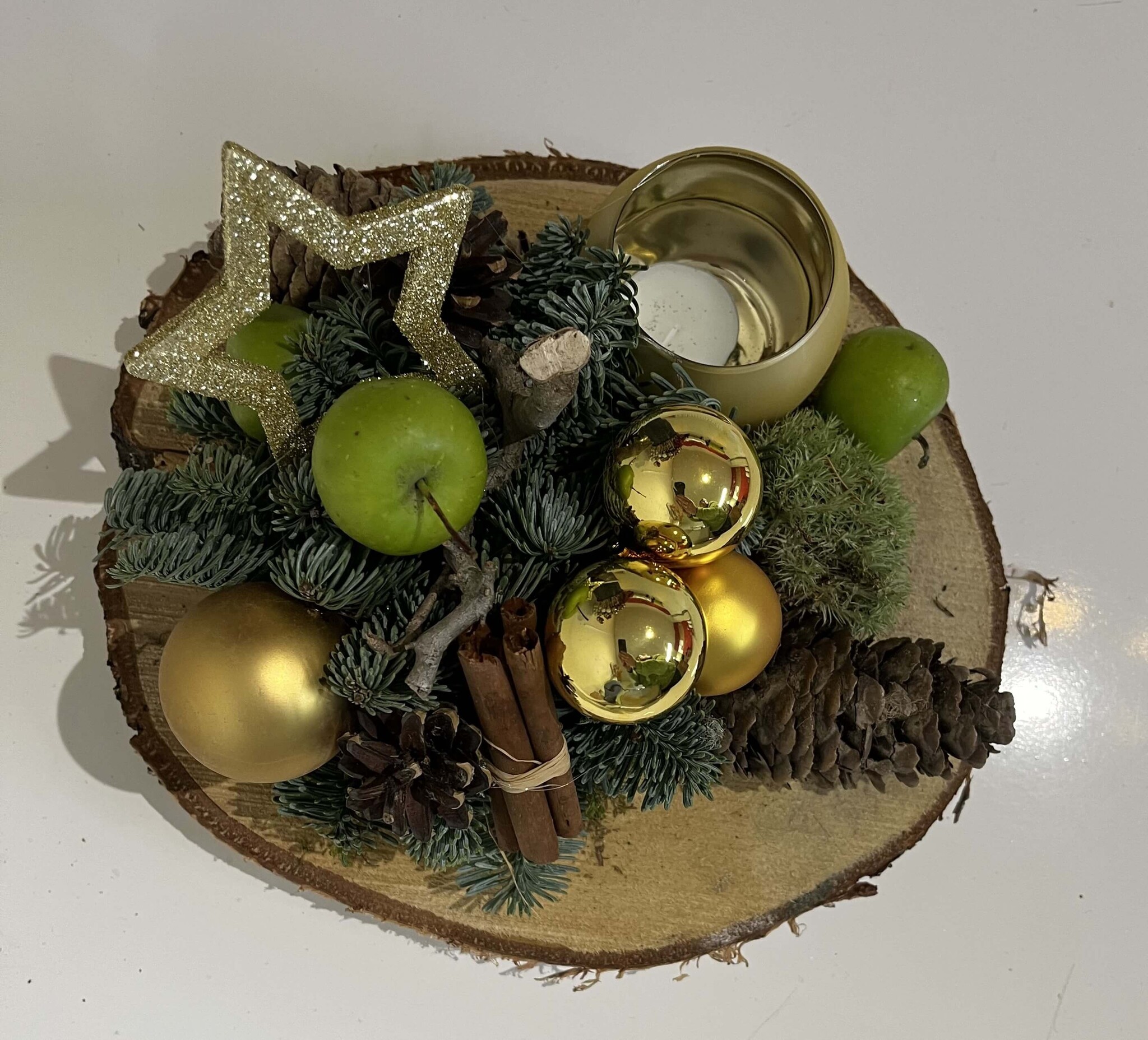 DIY Christmas Arrangement: How to Make It Yourself