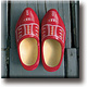 Fridge magnet, Red clogs