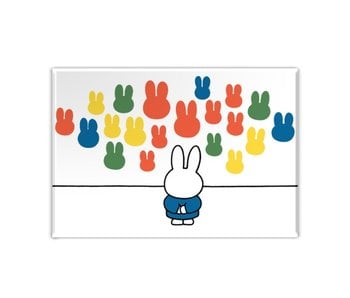 Fridge magnet, Miffy with art on the wall