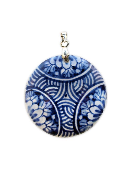 Medallion, Delft blue porcelain, round