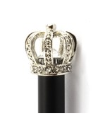 Bolígrafo negro con corona plateada