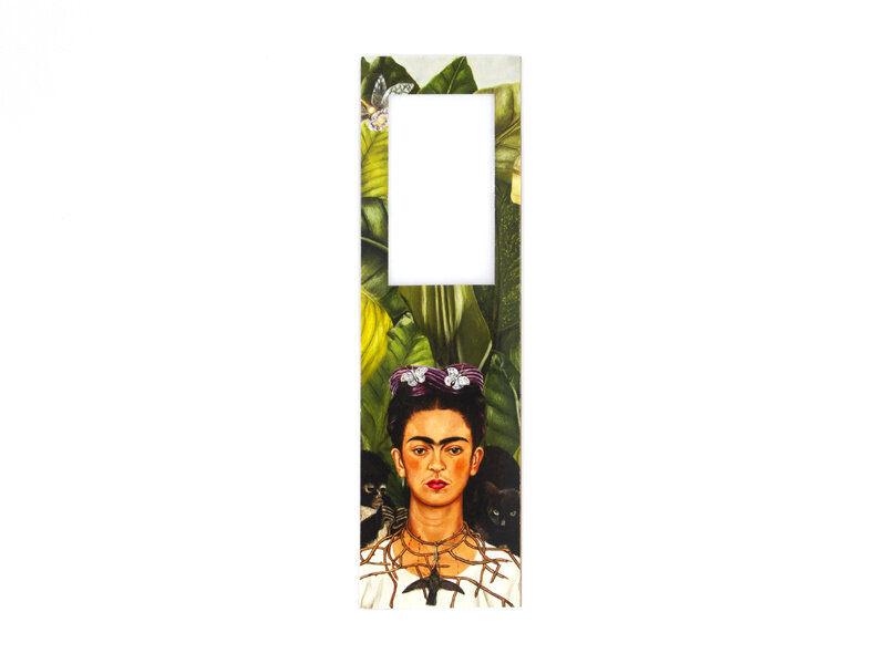 Marcador con lupa,  Frida Kahlo